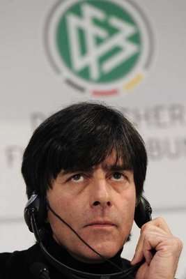 يواكيم لوف في مؤتمر صحافي ببرلين ، 7 أكتوبر 2010.