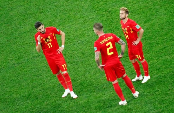 كاراسكو مع لاعبي بلجيكا