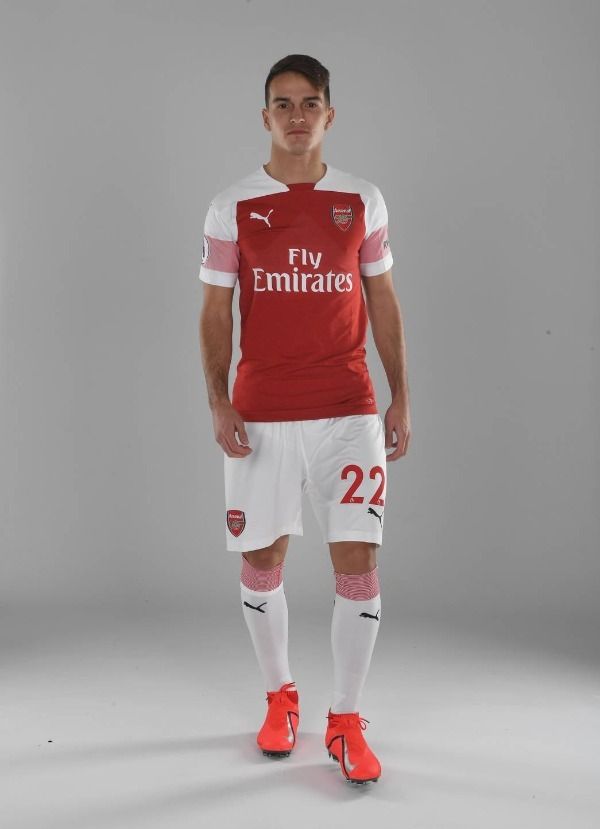 سواريز بقميص آرسنال