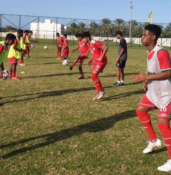 جانب من تدريبات شباب عمان