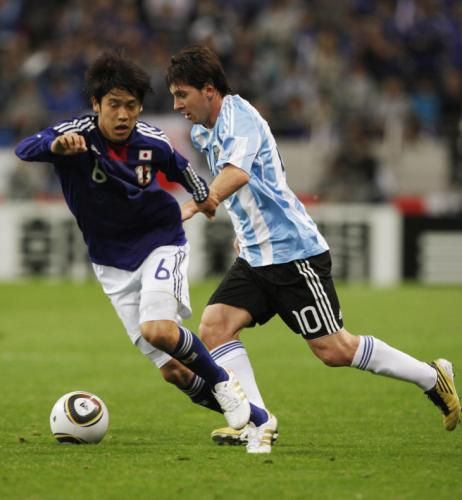 2010-10-08t120841z_01_isk08_rtridsp_3_soccer-japan_reuters