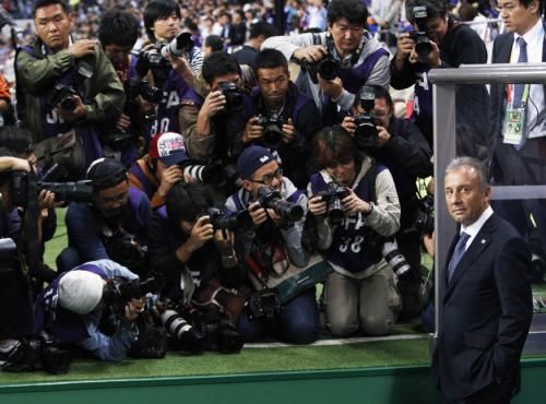 2010-10-08t113249z_01_isk02_rtridsp_3_soccer-japan_reuters