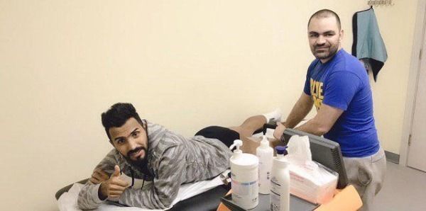  علي حصني يباشر علاجه