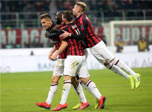 بياتيك مع لاعبي ميلان