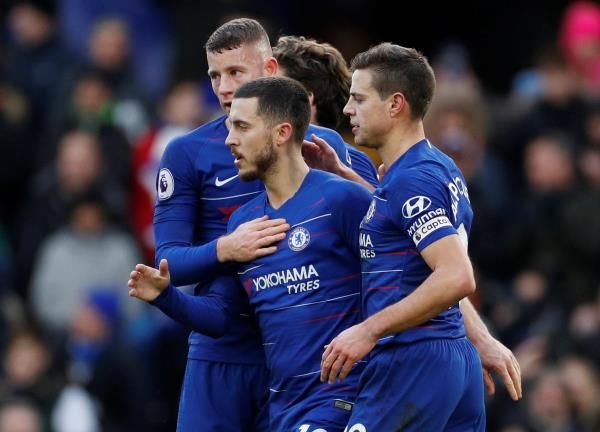 لاعبو تشيلسي يحتفلون بهدف هازارد