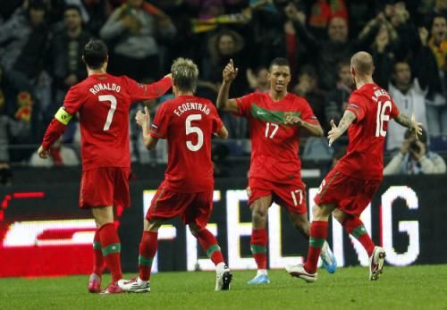 2010-10-08t211011z_01_hgc09_rtridsp_3_soccer-euro_reuters