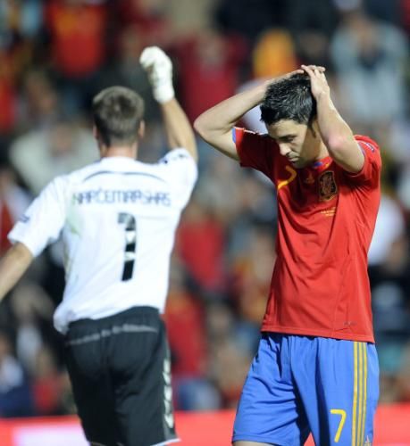 2010-10-08t210434z_01_pdh113_rtridsp_3_soccer-euro_reuters