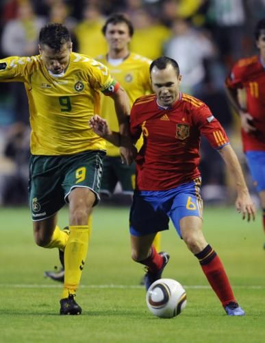 2010-10-08t210602z_01_pdh115_rtridsp_3_soccer-euro_reuters