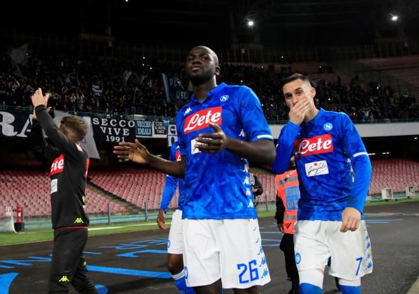 كوليبالي مع لاعبي نابولي