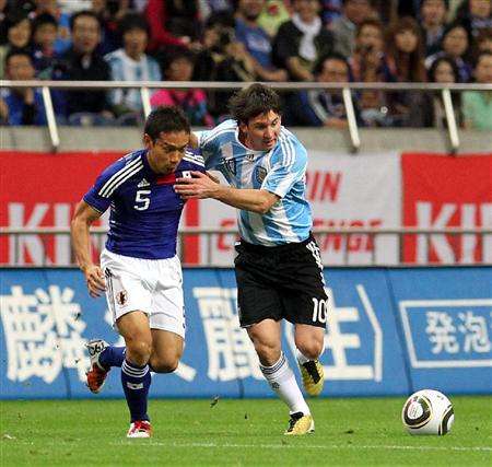 الظهير الأيسر ناغاتومو نجح في إيقاف خطورة الأرجنتيني ميسي