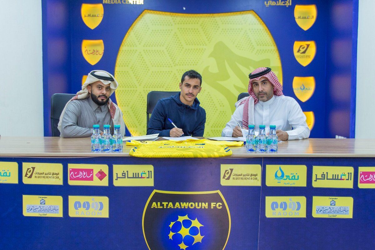 جانب من التوقيع (من تويتر نادي التعاون)