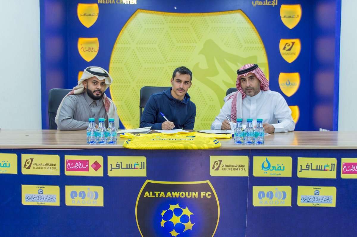 جانب من التوقيع (من تويتر نادي التعاون)