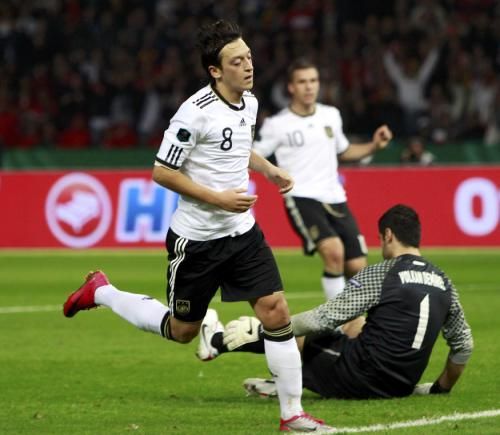 2010-10-08t203905z_01_ber537_rtridsp_3_soccer-euro_reuters