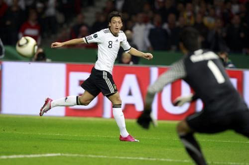 2010-10-08t204944z_01_ber540_rtridsp_3_soccer-euro_reuters