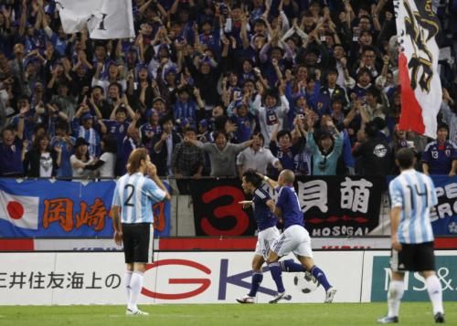 2010-10-08t113840z_01_isk06_rtridsp_3_soccer-japan_reuters
