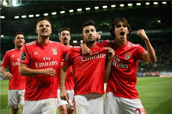 فرحة لاعبي بنفيكا