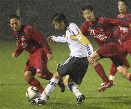 من المباراة الودية التي جمعت بين إحتياطي منتخب اليابان وجامعة ريوتسو كايزاي