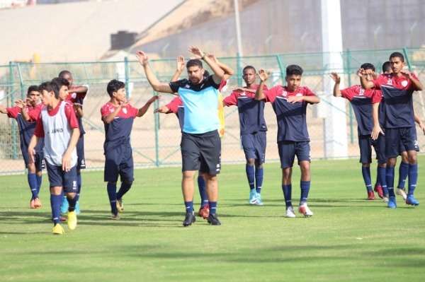 من مران المنتخب العماني للناشئين