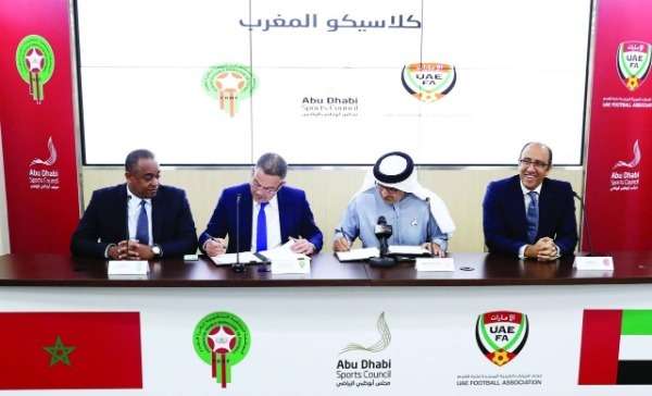 صورة توقيع لقجع وخلفية تحمل اسم كلاسيكو المغرب