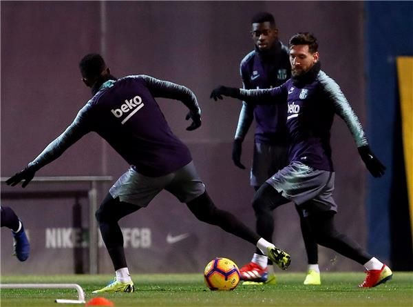 من مران برشلونة - أرشيفية 