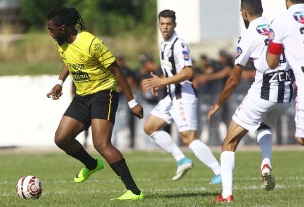 من مباراة الذهاب بين النادي الصفاقسي والنادي البنزرتي