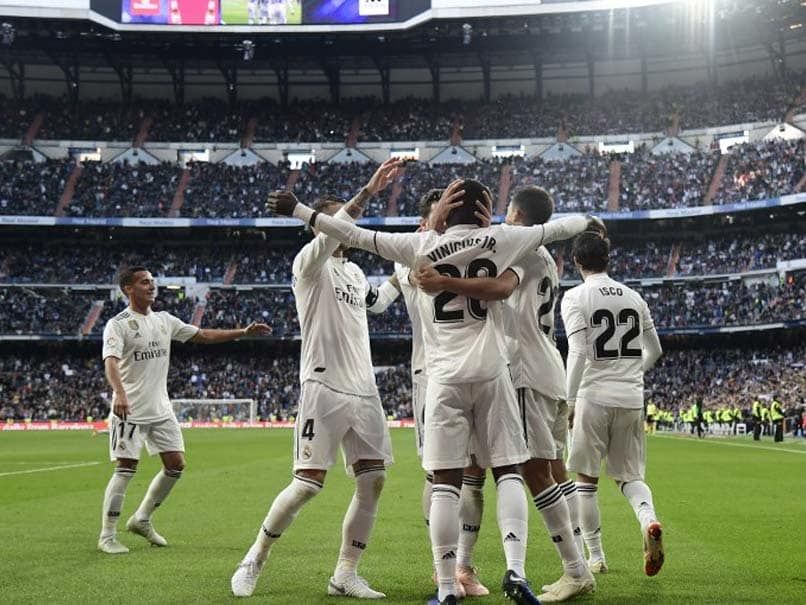 فينيسيوس جونيور مع لاعبي ريال مدريد