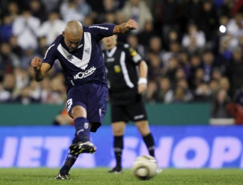 2010-09-06t010716z_01_bas131_rtridsp_3_soccer-latam_reuters