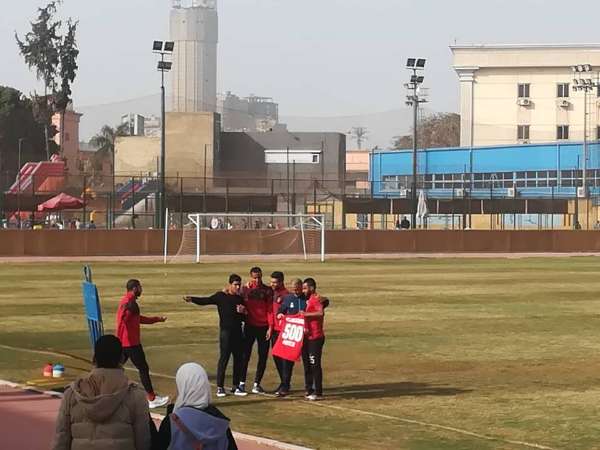 حسام عاشور يحمل القميص رقم 500