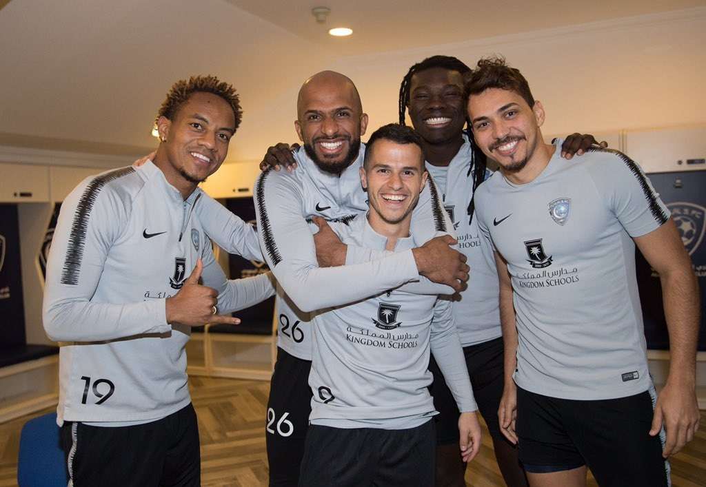 سبيستيان جيوفينكو مع لاعبي الهلال