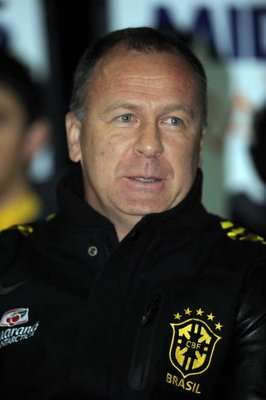 مانو مينيزيس المدير الفني للمنتخب البرازيلي لكرة القدم 