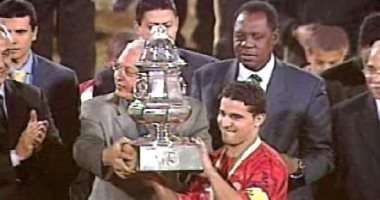 خالد الغندور يرفع السوبر الأفريقي 2003