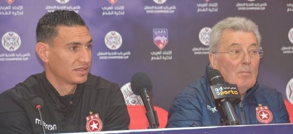 كريم العواضي بجانب مدربه لومير