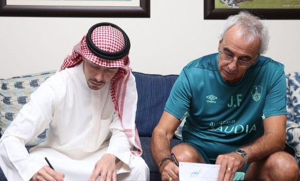 لحظة توقيع فوساتي