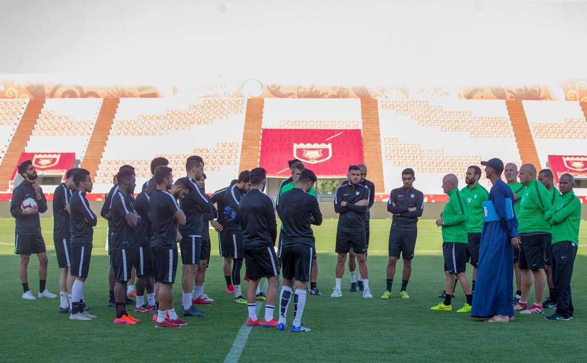 هاشيك مع اللاعبين