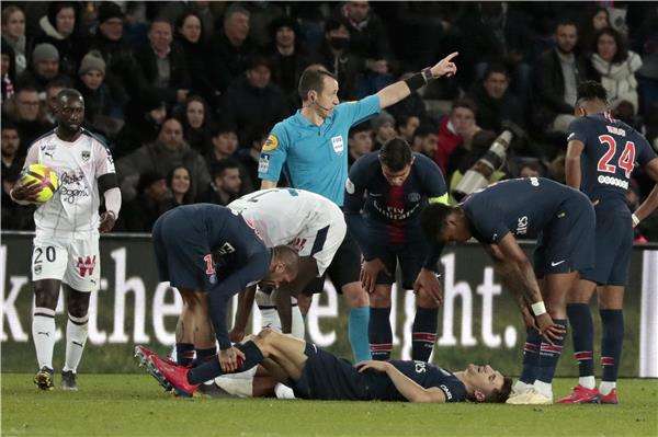 لحظة سقوط مونييه