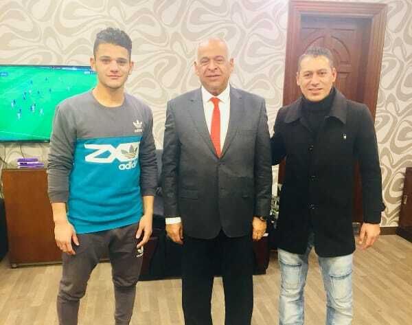 الحارس مع رئيس سموحة