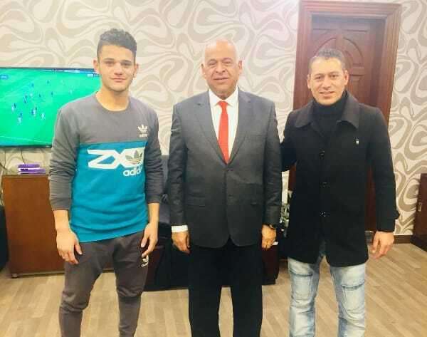 الحارس مع رئيس سموحة