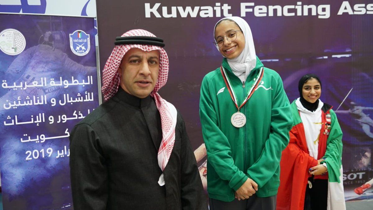 الحسناء الحماد مع الميدالية الفضية