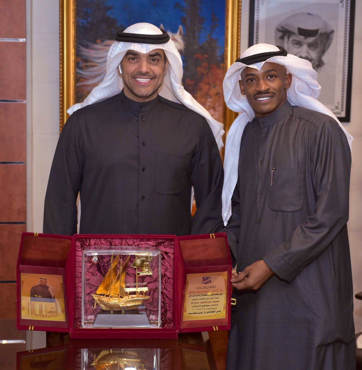 إبراهيم يقدم درعا تذكاريا لبوعدل