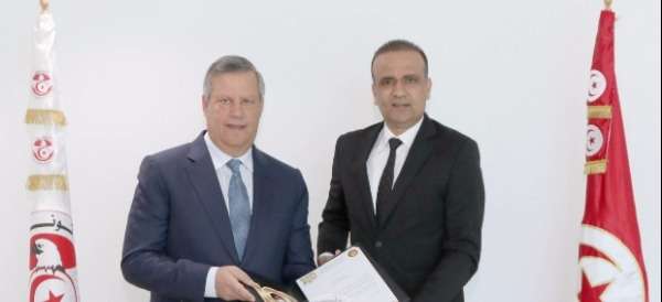 حمدي المدب يسلم وديع الجريء الدعوة الرسمية