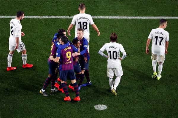 لاعبو ريال مدريد وبرشلونة