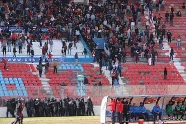 جانب من شغب جماهير الأفريقي