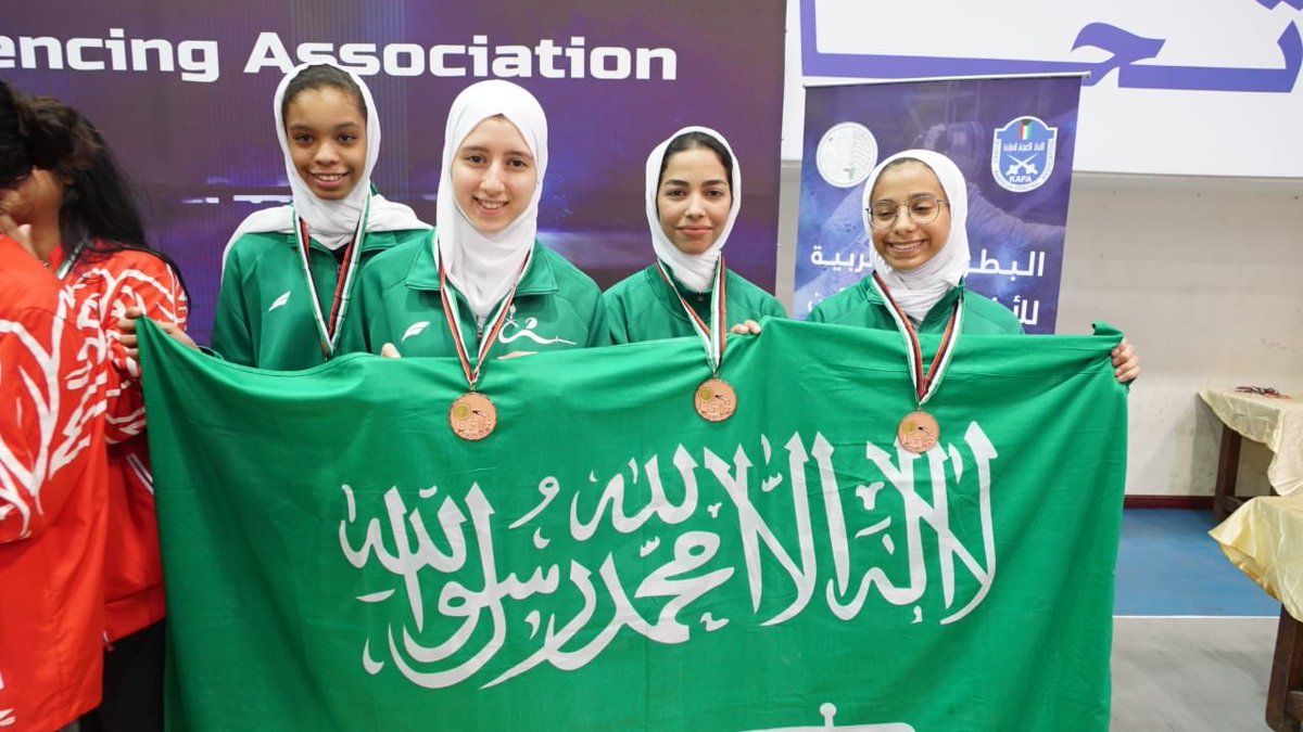 لاعبات المنتخب السعودي بالميدالية البرونزية