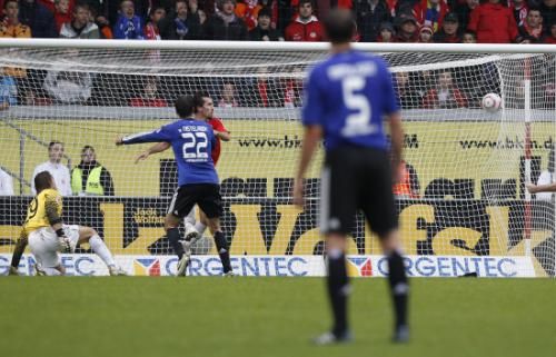 2010-10-16t155108z_01_boh14_rtridsp_3_soccer-germany_reuters