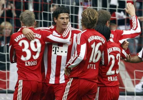 2010-10-16t140647z_01_mda06r_rtridsp_3_soccer-germany_reuters