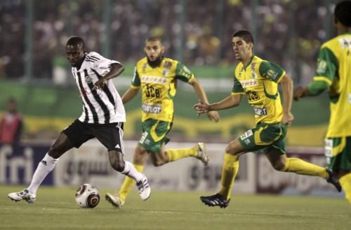 2010-10-16t232341z_01_lar04_rtridsp_3_soccer_reuters