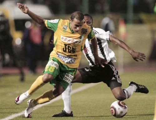 2010-10-16t231108z_01_lar05_rtridsp_3_soccer_reuters