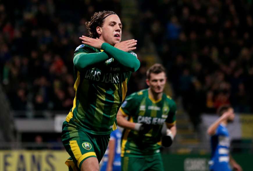 فرحة تروبي بالهدف