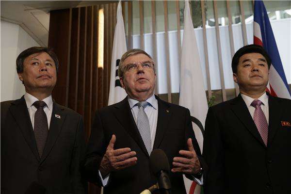 دو جونج هوان وكيم إيل جوك مع توماس باخ