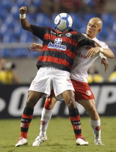 2010-10-16t222024z_01_rjo103_rtridsp_3_soccer-latam-brazil_reuters